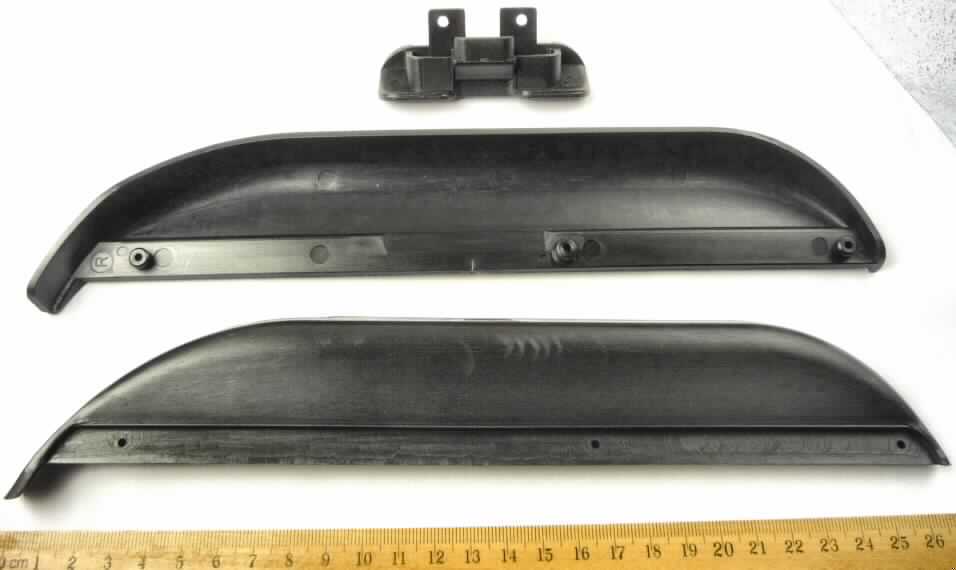 Es handelt sich um ein dreiteiliges Set aus Kunststoff, sog. Fender and Side Plates Vapor, das als Ramm- und Seitenschutz von Modellautos verwendet wird.
Die in einer durchsichtigen Kunststofftüte mit Pappheader verpackte Ware kennzeichnet sich aufgrund der Form als erkennbares Teil für sowohl Bausätze von Modellautos als auch fertige Modellautos, jeweils mit Motor. Derartige Teile sind innerhalb der Position 9503 nach eigener Beschaffenheit einzureihen.

Das erkennbar hauptsächlich für eine Ware der Position 9503 bestimmte Teil ist als "andere als zuvor von der Position 9503 erfasste Ware aus Kunststoff" einzureihen.