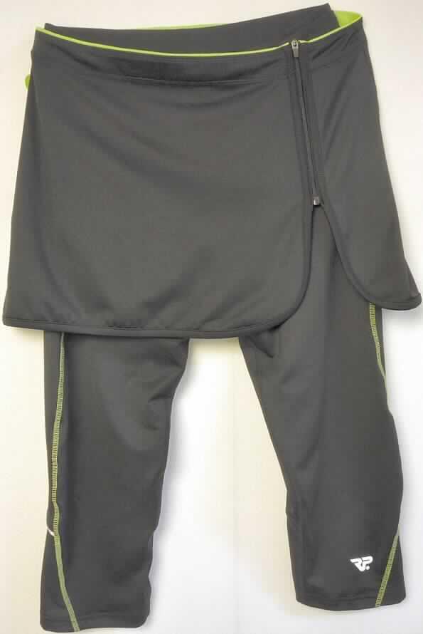 Zweiteilige Zusammenstellung, bestehend aus einer langen Hose und einem Rock, 
sog. Damen-Fitness Hose, Artikel 50413, Größe 36, Foto siehe Abbildung,
- beide Kleidungsstücke sind (zu Transport- und Verkaufszwecken) mit einem Kunststoffheftfaden nicht
  dauerhaft miteinander verbunden und können jeweils separat getragen werden,
- jeweils aus Gewirken aus laut Antrag 88% Polyester und 12% Elasthan (beides synthetische Chemiefasern),
- Rock:
-- in der Taille abschließend; mit einem etwa 3,5 cm breiten Taillenbund,
-- über den Schritt reichend (Seitenlänge: etwa 34 cm); kann aufgrund der Länge ohne ein weiteres, den
   Unterkörper bedeckendes Kleidungsstück getragen werden,
-- links mit einer Öffnung mit Reißverschluss und einem 13 cm langen, zum unteren Rand hin abgerundeten
   Seitenschlitz,
-- an den Rändern gesäumt.

"Rock, aus Gewirken, für Frauen, aus synthetischen Chemiefasern"