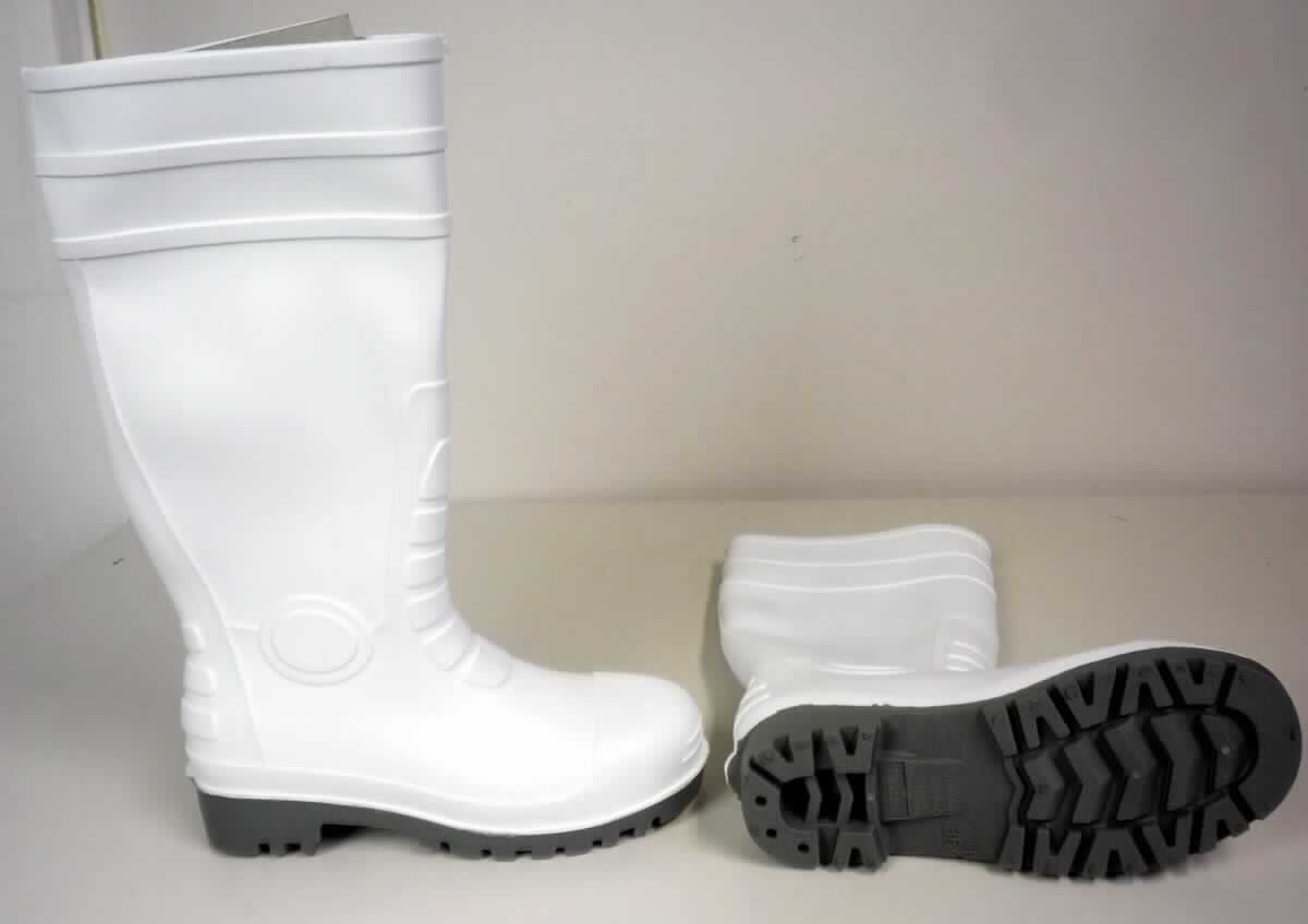 Sicherheitsstiefel (lt. Antrag: "PVC/Nitrilstiefel mit Stahlkappe, weiß", Foto siehe Anlage)
- wasserdicht,
- mit Laufsohlen aus (lt. Antrag) Kunststoff,
- mit Oberteil aus (lt. Antrag) Kunststoff (Spinnstoff mit einer mit bloßem Auge wahrnehmbaren Außenschicht 
  aus Kunststoff); das Oberteil ist weder mit der Laufsohle noch selbst durch Nähen, Nieten, Nageln, Schrauben,
  Stecken oder ähnliche Verfahren zusammengefügt,
- mit Metallschutz in der Vorderkappe

"Wasserdichte Schuhe mit Laufsohlen und Oberteil aus Kunststoff, bei denen weder das Oberteil mit der 
 Laufsohle noch das Oberteil selbst durch Nähen, Nieten, Nageln, Schrauben, Stecken oder ähnlichen 
 Verfahren zusammengefügt ist, mit einem Metallschutz in der Vorderkappe"