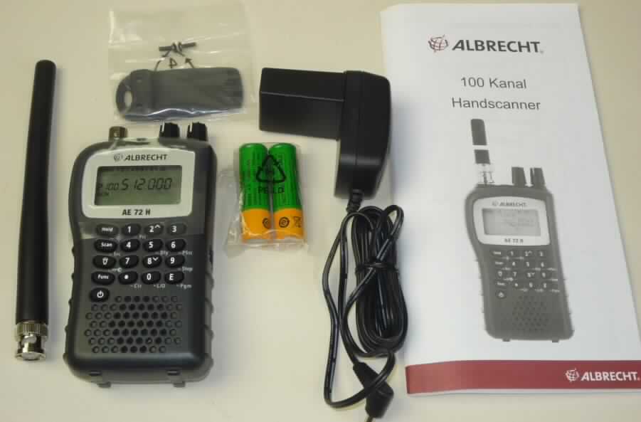 Tragbares Rundfunkempfangsgerät Albrecht AE 72 H, Art. 27072
- aus einem AM/FM-Rundfunkempfangsteil, Batteriefach und Lautsprecher in einem Gehäuse
  (Abmessungen: 68 x 115 x 31,5 mm) mit BNC-, 3,5 mm-Klinke- und Netzteilanschluss-
  buchse sowie LC-Display und Bedienelementen, mit noch nicht montierter Antenne,
- zum Rundfunkempfang,
- zusammen mit Beipack (Akkus, Netzteil, Gürtelclip und Bedienungsanleitung) in
  einer gemeinsamen Verkaufsumschließung.
Das tragbare Rundfunkempfangsgerät bestimmt den Charakter des Ganzen.

"Rundfunkempfangsgerät, das ohne externe Energiequelle betrieben werden kann,
 nicht von den Unterpositionen 8527 1210 bis 8527 1399 erfasst, tragbares
 Rundfunkempfangsgerät, noch nicht zusammengesetzt mit Antenne, in
 Warenzusammenstellung mit nicht charakterbestimmendem Beipack"