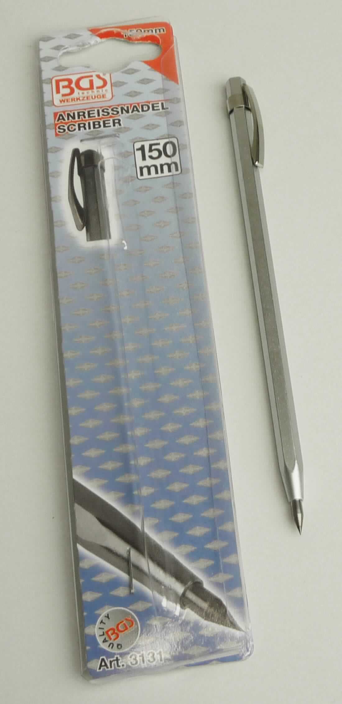 Sog. Anreissnadel, im Wesentlichen bestehend aus einem kugelschreiberähnlichen, sechseckigen Metallkörper mit ca. 150 mm Länge, einem Halteclip am einen Ende und einer hartmetallbestückten Spitze am anderen Ende.
Das Erzeugnis dient dazu Bearbeitungslinien auf der Oberfläche eines Werkstücks von Hand aufzuzeichnen.
Die Ware ist in einer Blisterverpackung mit bedrucktem Pappeinleger verpackt.

Die Ware wird als "Anreißinstrument" eingereiht.

Anlage: 1 Abbildung