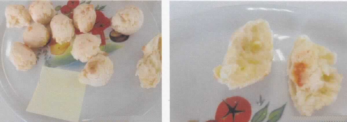 Käsebällchen

Antragsangaben: 
Teigbällchen, tiefgefroren, Pao de Queijo, mit Käsegeschmack

Ein Warenmuster (nicht in Originalumschließung) und vertrauliche Angaben zur Zusammensetzung (siehe Feld 8) 
lagen vor.

Beschaffenheit des vorgelegten Warenmusters:
Tiefgekühlte, annähernd kugelförmige, hellbeigefarbene Bällchen (Durchmesser ca. 3-4 cm) aus einer nicht 
vorgebackenen, elastischen, leicht bröckeligen Masse; Geschmack intensiv nach Käse, salzig, nicht süß.

Nach den Antragsangaben sollen die Bällchen für 20 Minuten bei 180 °C in einem Ofen gebacken werden.

Kakao: nicht enthalten
Milchfett*: 1,5 bis weniger als 3 GHT
Milchprotein**: 2,5 bis weniger als 6 GHT
Stärke/Glucose***: 25 bis weniger als 50 GHT
Saccharose/Invertzucker/Isoglucose*: weniger als 5 GHT 

*: festgestellt gemäß VO (EG) 900/2008
**: abgeleitet aus den Analysendaten und der Zutatenliste
***: festgestellt gemäß VO (EG) 900/2008, VO (EU) 118/2010

Lebensmittelzubereitung aus Stärke, ohne Gehalt an Kakao, anderweit weder genannt noch inbegriffen, Teig, 
zum Herstellen von Backwaren der Position 1905 KN