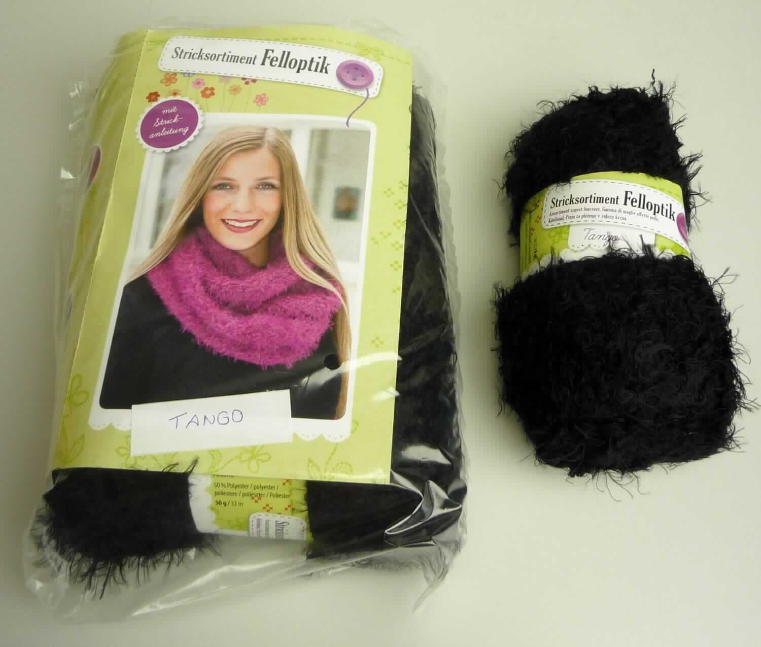 Chenillegarn, sog. Handstrickgarn "Tango", Foto siehe Anlage,
- als Meterware; zu vier Knäueln à 87 m in einem Polybeutel mit bedrucktem Papiereinleger verpackt,
- laut Untersuchungsergebnis: Wirkchenillegarn aus vier zusammen gedrehten Chenillegarnen aus synthetischen
  Chemiefasern (laut Antrag: 50 % Polyester und 50 % Polyamid).

"Chenillegarn"