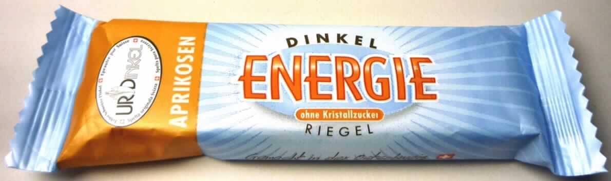 Energieriegel mit Aprikosen

Ein Warenmuster in Originalumschließung und vertrauliche Rezepturangaben lagen vor.

Bedruckte, verschweißte Plastikfolie; der Aufdruck enthält Angaben zum Erzeugnis (Dinkel Energieriegel 
ohne Kristallzucker  Aprikosen; 33 g) und zu den Zutaten (siehe Feld 8).
Lebkuchen ähnlicher, hellbrauner, weicher Gebäckriegel, der aus einem größeren Stück geschnitten ist. 
Geschmack nach Lebkuchen mit Gewürzen, Nüssen und Trocken-Aprikosen.

Saccharose (einschließlich Invertzucker als Saccharose berechnet)*: weniger als 30 GHT 

*: festgestellt gemäß VO (EG) Nr. 900/2008

Lebkuchen, mit einem Gehalt an Saccharose (einschließlich Invertzucker als Saccharose berechnet) von 
weniger als 30 GHT