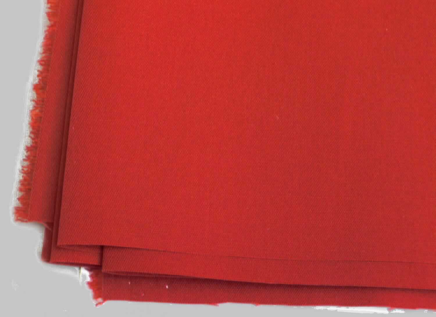 Gewebe, Art.-Nr. 080275-0081-0150, Foto siehe Anlage,
- als Meterware; mit einer Breite von laut Antrag 150 cm,
- laut Untersuchungsergebnis:
-- aus Garnen aus synthetischen Spinnfasern (laut Antrag: Polyester) und Baumwolle; die Antragsangaben von  
   65 GHT Polyester und 35 GHT Baumwolle können als zutreffend angesehen werden,
-- gefärbt,
-- in Leinwandbindung,
-- mit einem Quadratmetergewicht von 150 g.

"Gewebe aus synthetischen Spinnfasern, mit einem Anteil an diesen Spinnfasern von weniger als 85 GHT, 
 ausschließlich mit Baumwolle gemischt, mit einem Quadratmetergewicht von weniger als 170 g, gefärbt, aus 
 Polyester-Spinnfasern, in Leinwandbindung"