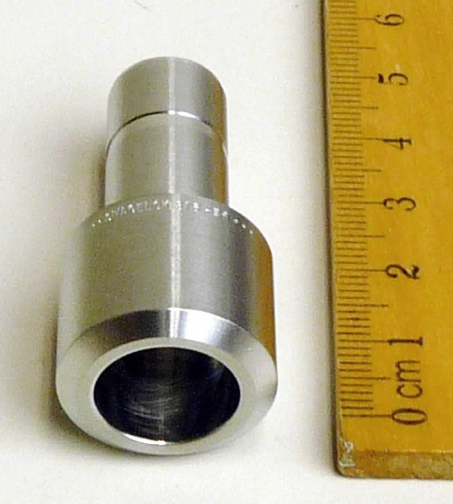 Rohrverbindungssstück aus Stahl

Bei der Ware handelt es sich um ein konzentrisches Hohlerzeugnis, nach den Angaben aus einem nicht rostenden Stahl. Das Erzeugnis weist an einem Ende einen gefasten Anschluss zum Anschweißen eines Rohres und an dem anderen Ende eine Einführung zur Aufnahme eines Rohranschlusses auf. Das Erzeugnis dient als Anschweißadapter bzw. Rohrstutzen zum Verbinden von Rohren. 

Die Ware ist als anderes Rohrverbindungssstück aus nicht rostendem Stahl, zum Stumpfschweißen, in die Codenummer 7307 2390 90 0 des Zolltarifs einzureihen.