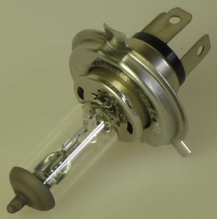 Halogenlampe
- aus einem mit Halogen gefüllten Glaskolben mit Wolfram-Glühwendel und Sockel (P43T),
- für eine Spannung von 12 V und eine Leistung von 60/55 Watt,
- dient beim KFZ zur Verwendung in Nebelscheinwerfern oder für verschiedene separate
  Fernscheinwerfer,
- in einer Blisterverpackung verpackt.
(Abbildung siehe Anlage)

"Elektrische Wolfram-Halogen-Glühlampe von der für Krafträder und andere Kraftfahrzeuge verwendeten Art; sog. Scheinwerfer"