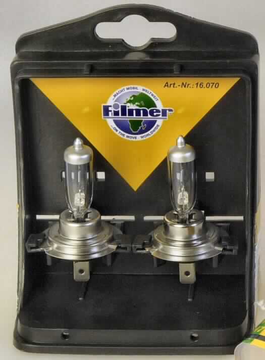 Halogenlampe
- aus einem mit Halogen gefüllten Glaskolben mit Wolfram-Glühwendel und Sockel (P43T),
- für eine Spannung von 12 V und eine Leistung von 55 Watt,
- für die Verwendung in Kfz-Scheinwerfern,
- zwei Stück gemeinsam in einer wiederverwendbaren Kunststoffbox verpackt.
(Abbildung siehe Anlage)

"Elektrische Wolfram-Halogen-Glühlampe, von der für Krafträder und andere Kraftfahrzeuge verwendeten Art; sog. Scheinwerferlampen-Set H7"