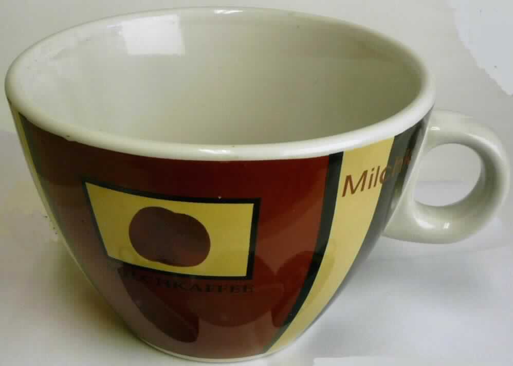 Keramisches Geschirr, sog. Cappuccinotasse XL, Art. 716569, Foto siehe Anlage, 
- innen weiße, außen verschiedenfarbige, mit einer Aufschrift versehene Tasse mit Henkel,
- mit einem Höhe von ca. 8,7 cm,
- mit einem Durchmesser (oben) von ca. 11,6 cm, 
- keramisches Erzeugnis, nach der Formgebung gebrannt, tonmineralhaltiges Material 
  enthaltend, 
- nach dem Ergebnis der wissenschaftlichen Untersuchung handelt es sich um Steingut.

"Keramisches Geschirr, aus Steingut"