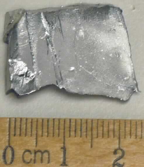 Cobaltbröckchen

Bei der Ware handelt es sich um kleine, metallische Blättchen (Nuggets) aus hochreinem Cobalt. Die Verunreinigungen betragen nach den Angaben weniger als 0,1 GHT. Das Material wird in einem elektrolytischen Prozess hergestellt und zur Herstellung von Eisen-Cobalt-Tantal-Pulver, ebenfalls von hoher Reinheit, gasverdüst.

Die Ware ist als Cobalt in Rohform in die Unterposition 8105 2000 der Kombinierten Nomenklatur einzureihen.