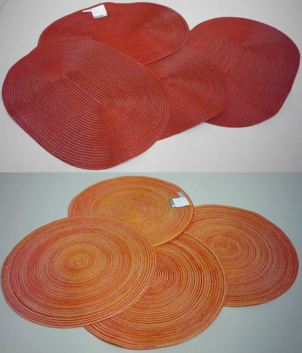 Tischwäsche, sog. Platzsets, Foto siehe Anlage,
- jeweils mit vier Stück je Verpackungseinheit in einem Polybeutel mit bedrucktem Pappeinleger verpackt,
- in runder bzw. ovaler Form gearbeitet; laut Antrag mit einem Durchmesser von ca. 40 cm (rund) bzw. mit den
  Abmessungen von ca. 35 cm x 50 cm (oval),
- aus einem flachen Geflecht der Position 5808 aus synthetischen Monofilen und aus Garnen aus laut Antrag 
  100 % Polyester (synthetische Chemiefasern), somit keine Ware des Kapitels 46,
- jeweils am Rand überlappend zusammengenäht (damit konfektioniert), 
- wird laut Antrag üblicherweise gewaschen und kennzeichnet sich aufgrund des Materials und des 
  Verwendungszwecks als Tischwäsche.

"Tischwäsche, aus Spinnstoffen, aus Geflecht, aus Chemiefasern"