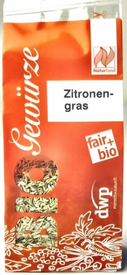 Nach den Angaben der Antragstellerin und der vorgelegten Warenprobe handelt es sich um getrocknetes, zerkleinertes Zitronengras einer Cymbopogon-Art. Nach Angaben in der Fachliteratur dient Zitronengras hauptsächlich zur Gewinnung von ätherischen Ölen, welche in der Parfümerie- und Seifenindustrie, in der Kosmetik sowie als Rohstoff zur Herstellung von medizinischen Fertigwaren verwendet werden. Ein Haustee (im Sinne von Tee-Ersatz) liegt nicht vor. 
Eine mögliche anderweitige Verwendung (z.B. als Gewürz) steht der Einreihung nicht entgegen.
Die Ware ist in einem Polybeutel (Inhalt 20 g) für den Einzelverkauf aufgemacht.

Zolltarifrechtlich handelt es sich um Pflanzenteile (Zitronengras) der hauptsächlich zur Herstellung von Riechmitteln verwendeten Art.