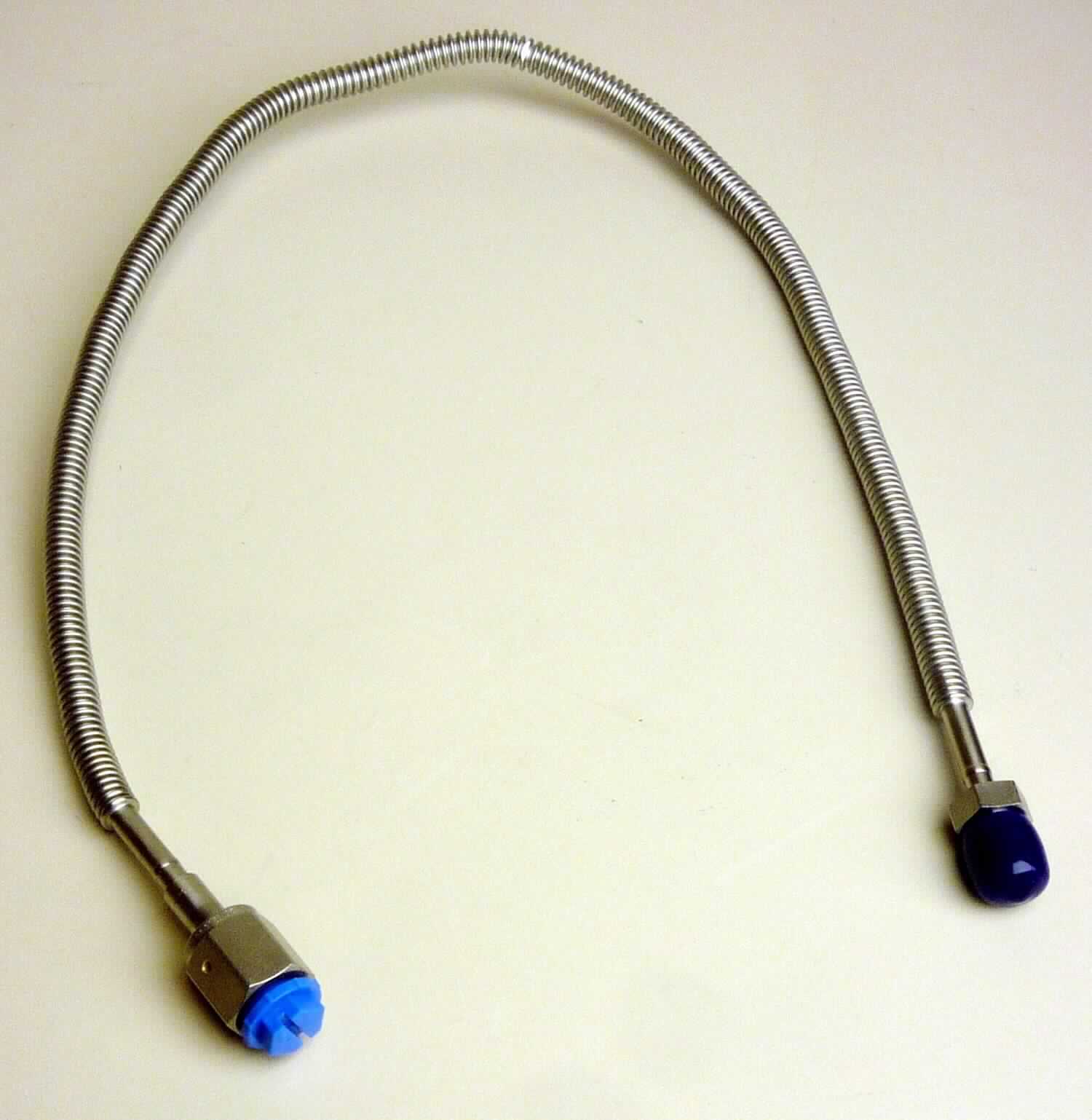Es handelt sich um aus Stahl gefertigte, flexible sog. Faltbalgenschläuche mit kreisförmigem Querschnitt (Innendurchmesser: zwischen 6,4 mm und 38,1 mm) und einer Länge in gestrecktem Zustand zwischen 38,1 mm und 1370 mm. Die Erzeugnisse sind an den Enden mit angeschweißten Verbindungsstücken aus Stahl mit Schutzkappen aus Kunststoff oder Kautschuk versehen und werden bei Hochtemperatur-Vakuum-Anwendungen oder statischen Niederdruckanwendungen eingesetzt.
- Antragstellerangaben -  

Abbildung siehe Anlage.

Derartige Erzeugnisse gehören als "Schläuche aus unedlen Metallen (Stahl), auch mit Verbindungsstücken" zur Codenummer 8307 1000 90 0 des Zolltarifs