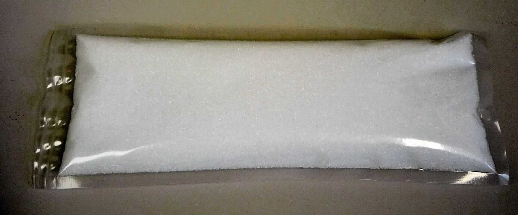 Acyclischer Alkohol; Xylitol

Bei der Ware handelt es sich nach den vorgelegten Unterlagen um die chemisch einheitliche Verbindung Xylitol mit einer Reinheit von mindestens 98,5 %. Die CAS-Nummer lautet 87-99-0. Eine synonyme Bezeichnung ist xylo-1,2,3,4,5-Pentanpentol. Das Erzeugnis kennzeichnet sich als weißes, kristallines Pulver und wird als Zuckeraustauschstoff E967 in der Lebensmittelindustrie verwendet. Die Ware wird in Säcken zu 25 kg netto gehandelt.

Die Ware ist als acyclischer Alkohol in die Position 2905 der Kombinierten Nomenklatur einzureihen.
