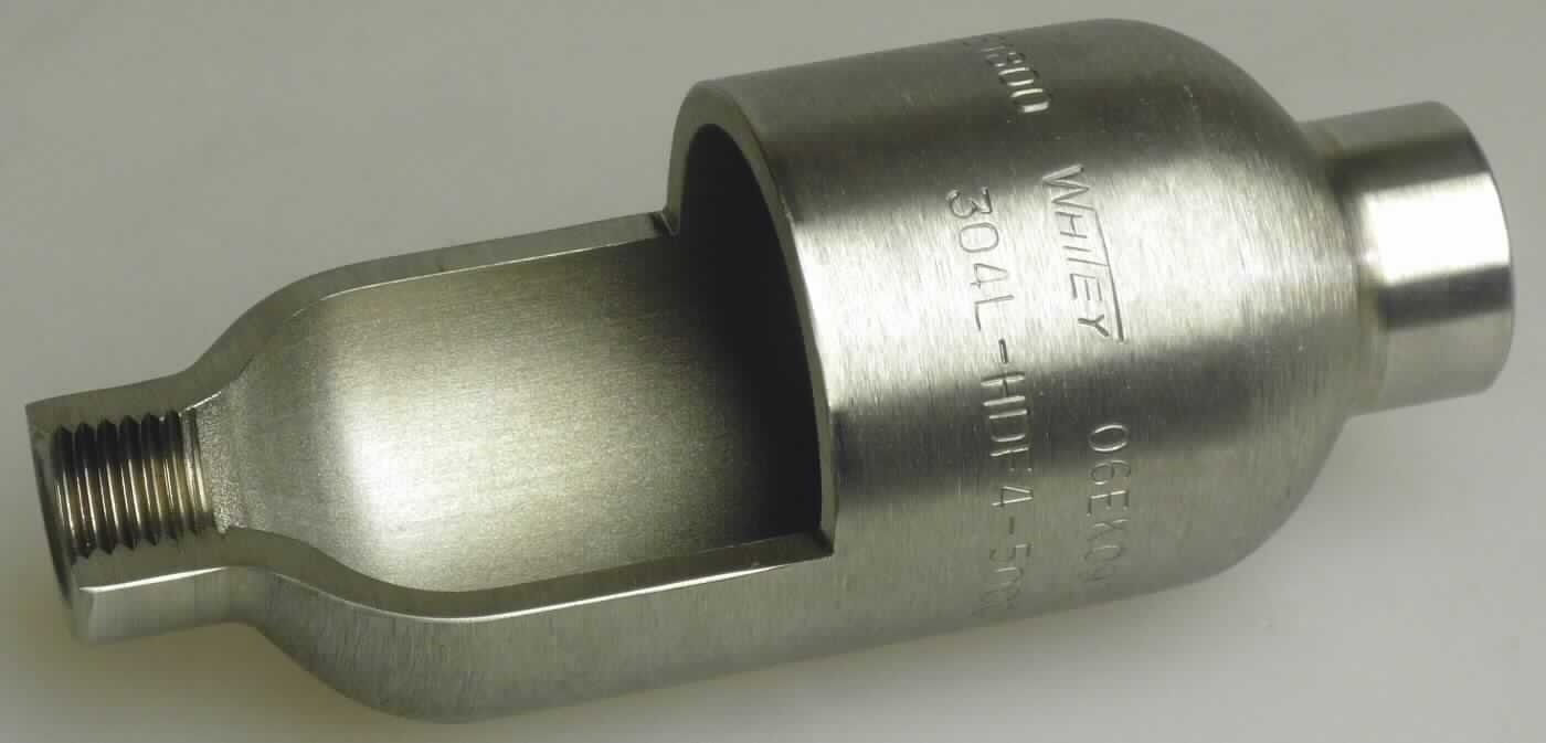 Es handelt sich um Probeentnahmezylinder in Form eines nahtlosen, hohlen, zylindrischen, etwa 94 mm langen Erzeugnisses aus nicht rostendem Stahl mit beidseitigen Anschlüssen mit Innengewinde und mit einer Druckrate von 68,9 bar.
Zum Transportieren von kleinen Volumen.
- Antragstellerangaben -

Abbildung siehe Anlage.

Derartige Erzeugnisse gehören als "Behälter aus Stahl, für verdichtete oder verflüssigte Gase, nahtlos, für einen Druck von weniger als 165 bar, nicht für bestimmte Luftfahrzeuge" zur Codenummer 7311 0030 90 0 des Zolltarifs.