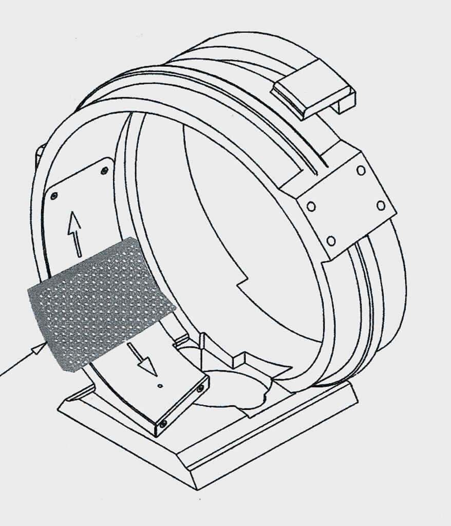 Formkopf für eine Wickelfalzmaschine,
- aus einer Grundplatte mit einem spiralförmigen Ring (Durchmesser je nach Modell zwischen 80 und 1600 mm)
  aus Aluminium mit spezifischen Aussparungen sowie Öffnungen zum Schmieren des Ringes über einem Öl-
  behälter und einer Öffnung zur Aufnahme eines sog. Falzrollers (Abbildung siehe Anlage), 
- zur Festlegung und Ausformung des exakten Durchmessers eines Wickelfalzrohres für die Lüftungstechnik,
- zum Einbau in eine Wickelfalzmaschine bestimmt.

"Spezialvorrichtung für Werkzeugmaschinen- sog. Formkopf für eine Wickelfalzmaschine"