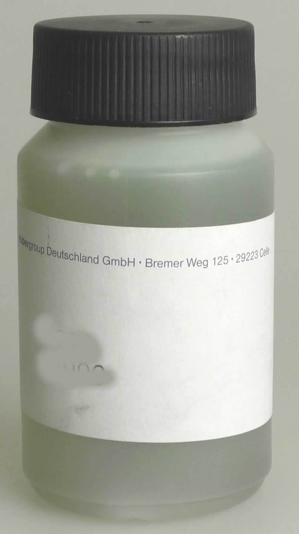 Angaben: 
Chemisches Hilfsmittel (Wetting Agent, Viskositätserhöher) für Druckfarben; Bulkware; grenzflächenaktive Zubereitung auf der Grundlage eines anionischen Tensids.

Warenbeschaffenheit: 
Hellgraue, viskose Flüssigkeit mit grenzflächenaktiven Eigenschaften, verpackt in Musterflasche.

Befund: 
Andere grenzflächenaktive Zubereitung.