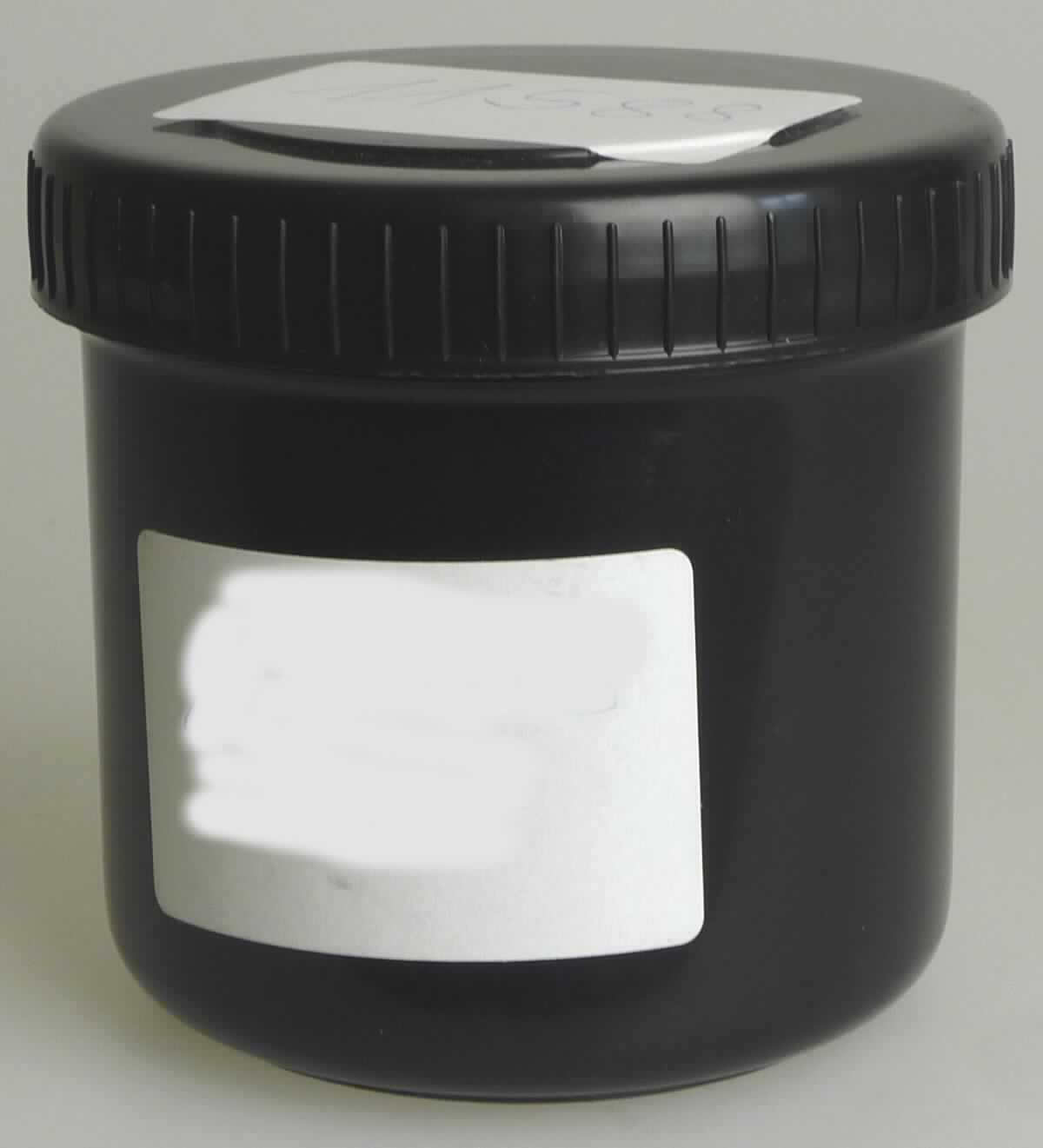 Angaben:
Pigment zur Herstellung von Druckfarben; Zubereitung auf der Grundlage von Pigment Green 7.

Warenbeschaffenheit: 
Dunkelgrüne, pastöse Masse, verpackt in Musterdose.

Befund:
Pigmente (organische) und Zubereitungen auf der Grundlage dieser Farbmittel: Farbmittel C.I. Pigment Green 7 (CAS RN 1328-53-6) und Zubereitungen auf dessen Grundlage mit einem Anteil des Farbmittels C.I. Pigment Green 7 von 40 GHT oder mehr.