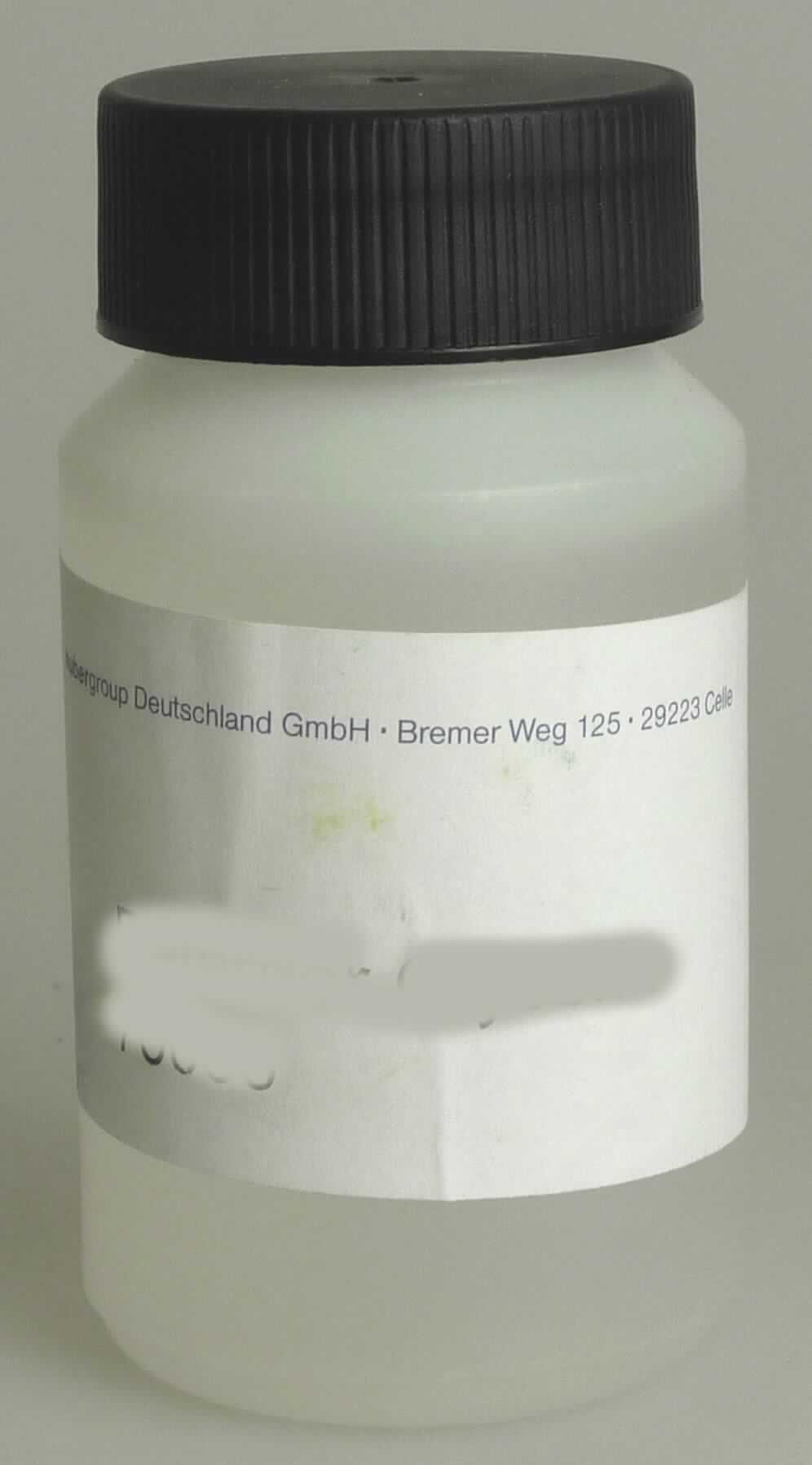 Glycerin

Bei der vorgelegten Ware handelt es sich nach den vorgelegten Unterlagen um die chemisch einheitliche Verbindung Glycerin. Synonyme Bezeichnungen sind Propantriol und Glycerol. Die CAS-Nummer lautet 56-81-5. Die Reinheit beträgt mindestens 99%. Das Produkt liegt als farblose, klare, viskose Flüssigkeit vor und wird als Hilfsstoff bei Druckprozessen eingesetzt.

Die Ware ist als anderer mehrwertiger Alkohol in die Unterposition 2905 4500 der Kombinierten Nomenklatur einzureihen.