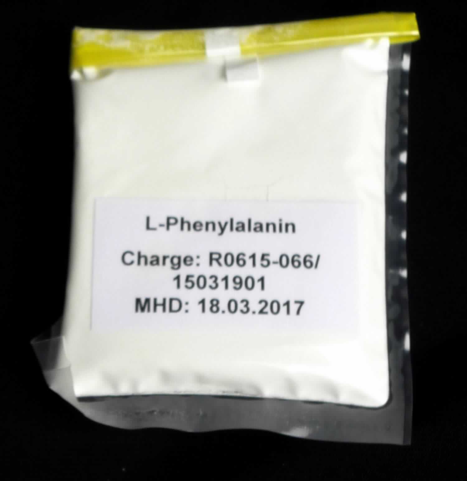 Andere Aminosäure; L-Phenylalanin

Bei der vorgelegten Ware handelt es sich nach den Angaben um die chemisch einheitliche Verbindung L-Phenylalanin mit der CAS-Nr.: 63-91-2. Die Reinheit beträgt nach den Unterlagen mindestens 98,5 %. Eine synonyme Bezeichnung für das Erzeugnis ist (S)-2-Amino-3-phenylpropionsäure. Die Aminosäure liegt als feines, weißes Pulver vor und wird zur Herstellung von diätetischen Lebensmitteln verwendet.

Die Ware ist als andere Aminosäure in die Codenummer 2922 4985 90 0 des Zolltarifs einzureihen.