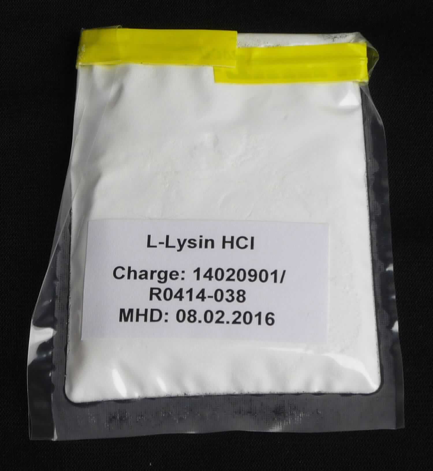 Salz einer Aminosäure; L-Lysin-Monohydrochlorid

Bei der vorgelegten Ware handelt es sich nach den Angaben um die chemisch einheitliche Verbindung L-Lysin-Monohydrochlorid mit der CAS-Nr.: 657-27-2. Die Reinheit beträgt nach den Unterlagen mindestens 98,5 %. Eine synonyme Bezeichnung für das Erzeugnis ist (S)-2,6-Diaminohexansäure-Hydrochlorid. Das Salz der Aminosäure Lysin liegt als feines, weißes Pulver vor und wird zur Herstellung von diätetischen Lebensmitteln verwendet.

Die Ware ist als Salz des Lysins in die Unterposition 2922 4100 der Kombinierten Nomenklatur einzureihen.