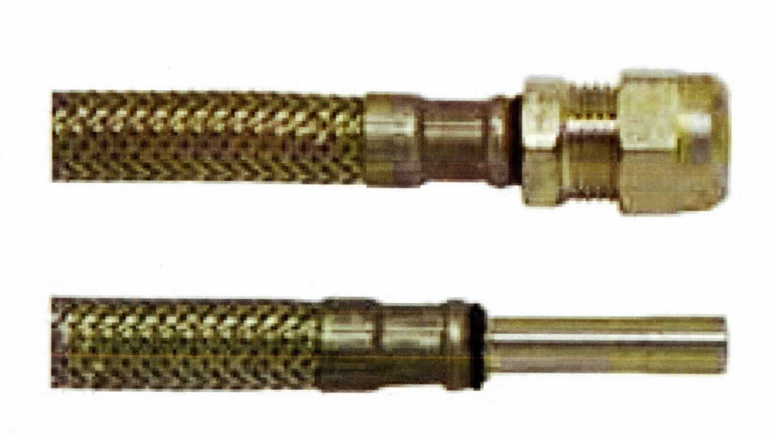 Es handelt sich um etwa 300 mm lange, flexible Schläuche aus einem Drahtgeflecht aus Stahl mit Innenschlauch aus Kunststoff. Die Erzeugnisse sind an beiden Enden jeweils mit einer Presshülse aus Stahl und einem Verbindungsstück aus einer Kupfer-Zink-Legierung mit gewichtsmäßig vorherrschendem Kupfergehalt (Messing) mit sog. Quetsche (8 mm) bzw. Stutzen (8 mm) ausgestattet. Sie werden als Armaturenschläuche im Sanitärbereich verwendet.
Die unedlen Metalle sind aufgrund des Umfangs und des Wertes gegenüber dem Kunststoff charakterbestimmend. Kupfer herrscht gegenüber Stahl gewichtsmäßig vor.
- Antragstellerangaben - 

Abbildung siehe Anlage.

Derartige Erzeugnisse gehören als "andere Schläuche aus unedlen Metallen (Kupfer), auch mit Verbindungsstücken" zur Codenummer 8307 9000 90 0 des Zolltarifs.