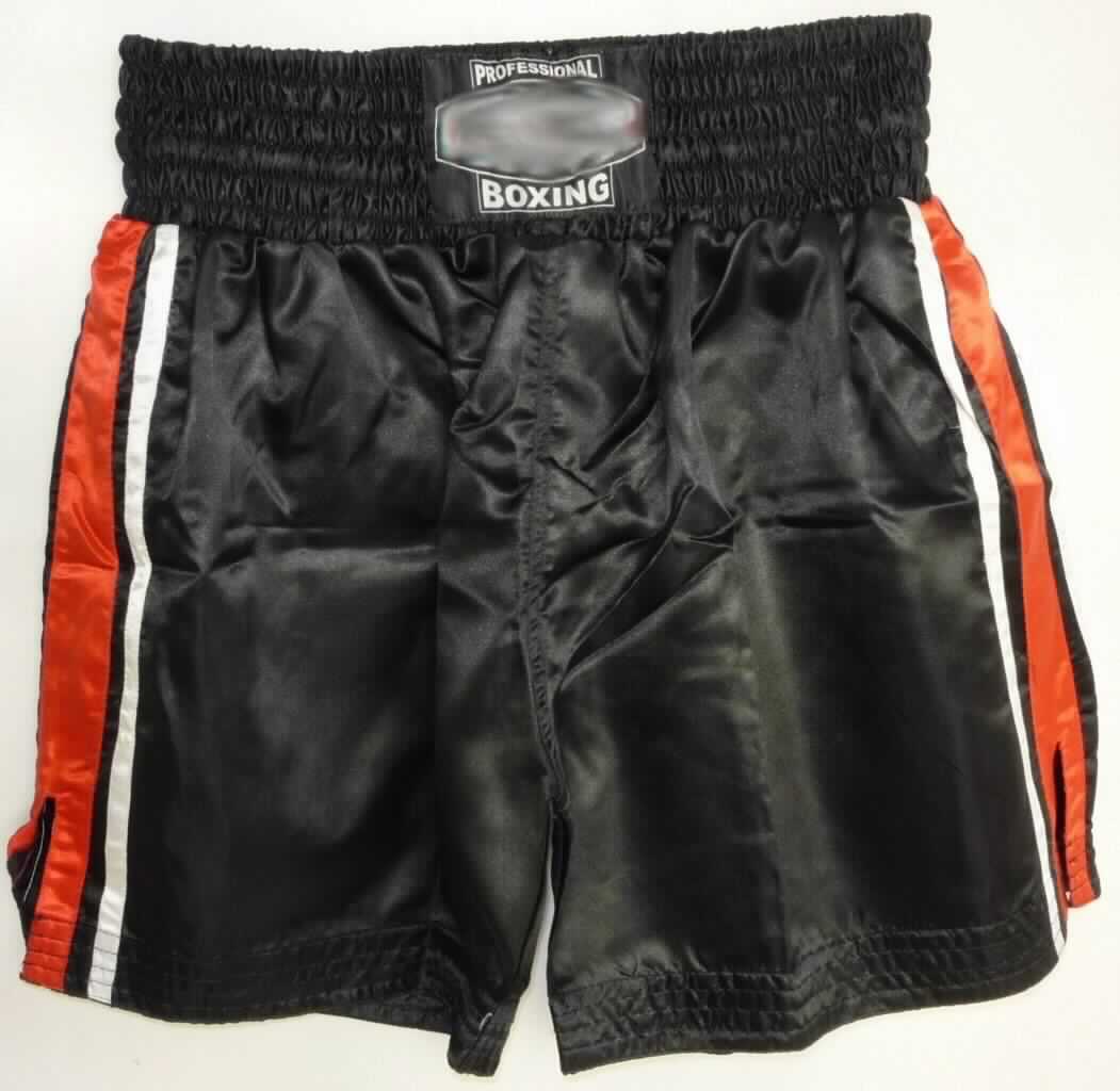 Kurze Hose, sog. Box Short, Größe M, Foto siehe Anlage,
- aus ca. 0,2 mm dicken, einfarbigen Geweben aus laut Antrag 100 % Polyester (synthetische Chemiefasern),
- in der Taille abschließend, mit einem ca. 9 cm breiten, elastischen Taillenbund mit Tunnelzug, vorn und hinten
  mit einem aufgenähten Zuschnitt mit eingewebtem Firmenlogo ausgestattet,
- ohne Öffnung und ohne Verschluss,
- ohne Hinweise auf den Trägerkreis (unisex),
- mit kurzen Hosenbeinen, die nicht die Knie bedecken (Seitenlänge: ca. 42 cm), somit keine lange Hose,
- an den Beinabschlüssen durch Umschlagen und Festnähen gesäumt, mit ca. 10 cm hochreichenden 
  Seitenschlitzen ausgestattet.

"Kurze Hose, aus Geweben, für Frauen, aus synthetischen Chemiefasern, nicht nach dem Batik-Verfahren
 handbedruckt"