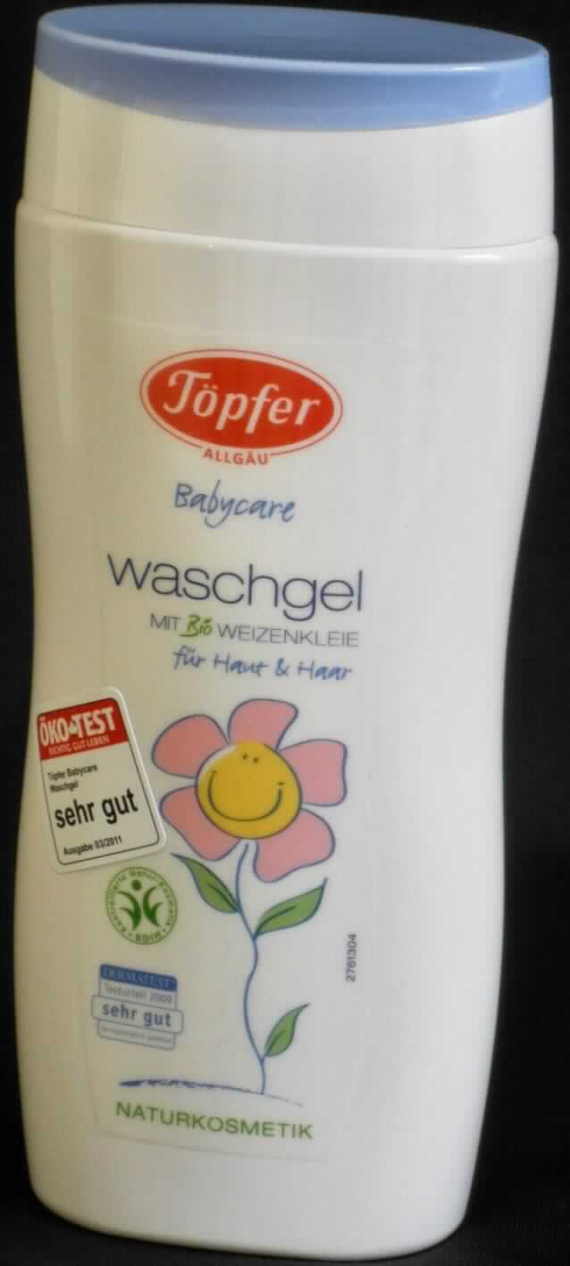 Angaben:
Waschgel; Hair & Bodywash; seifenfreies Waschgel für die tägliche sanfte Reinigung von Haut und Haaren, für Babys und Erwachsene geeignet; zusammengesetzt aus Wasser, Reinigungsmitteln, pflegenden Stoffen und weiteren Bestandteilen.

Warenbeschaffenheit:
200ml-Kunststoffflasche, gefüllt mit gelber, klarer, mit Wasser schäumender Flüssigkeit.

Befund:
Organische, grenzflächenaktive Zubereitung zum Waschen der Haut, in Form einer Flüssigkeit, in Aufmachung für den Einzelverkauf.
Bei der Ware handelt es sich um eine Zubereitung zum Waschen der Haare (Position 3305) und zum Waschen der Haut (Position 3401), bei der nach den objektiven Merkmalen kein Bestandteil bestimmt werden kann, der der Ware ihren wesentlichen Charakter verleiht. Die Ware wird deshalb gemäß der AV 3c) in die zuletzt genannte Position eingereiht.