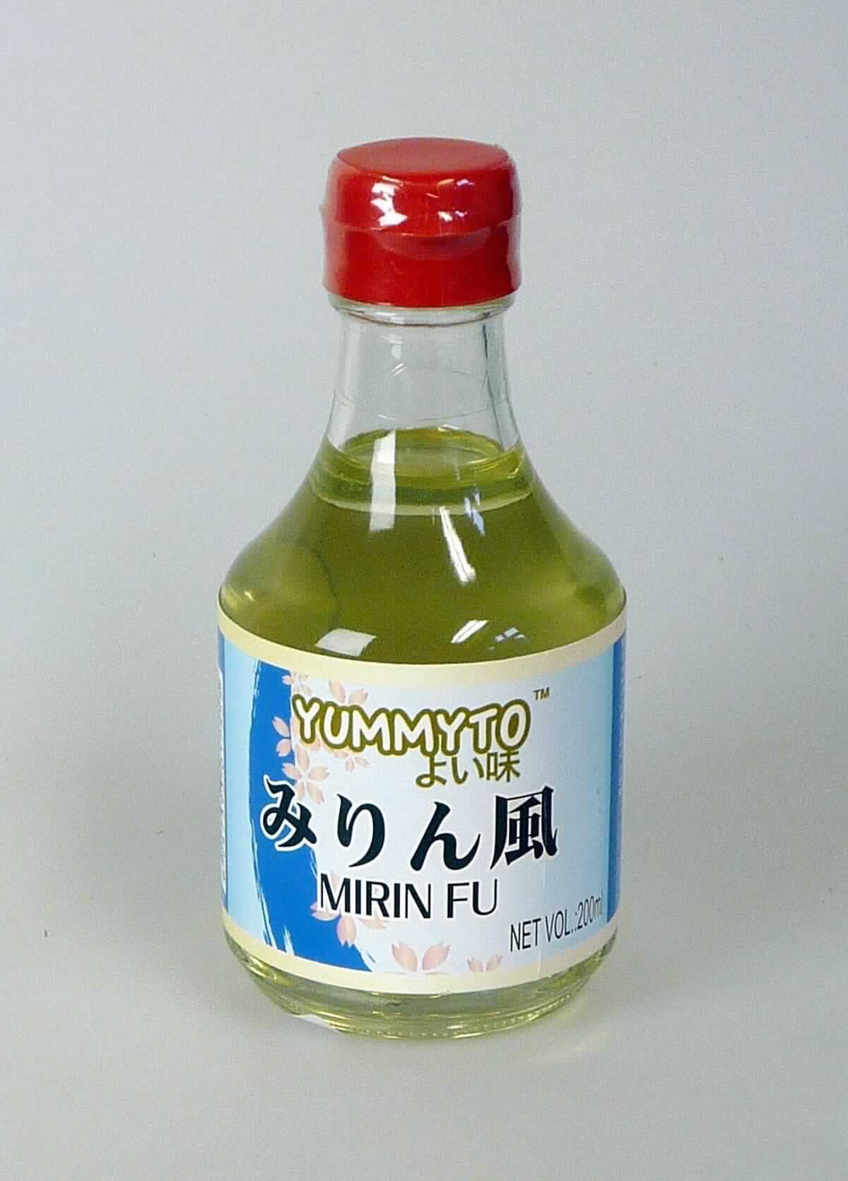 Mirin.

Antragsangaben: Mirin; alkoholhaltiges Würzmittel aus Reis, Wasser, Alkohol, Zucker, Glucosesirup, Sojasauce; Alkoholgehalt 20 %vol; Handelseinheit: 18 l-Beutel.

Beschaffenheit der vorgelegten Warenprobe: gelbliche, klare, unmittelbar trinkbare Flüssigkeit, süß, alkoholisch und leicht aromatisch schmeckend, abgefüllt in einer Musterflasche.

Die Ware enthält keine würzenden Bestandteile. Eine Einreihung in die Position 2103 der KN ist damit auszuschließen. Nach ihrer Beschaffenheit ist die Ware dem Kapitel 22 der KN zuzuordnen. Hier ist die Ware in die Unterposition 2208 7010 der KN einzureihen, da sie die Beschaffenheitsmerkmale eines Likörs aufweist (Alkoholgehalt, Zuckergehalt).

Likör, in Behältnissen mit einem Inhalt von mehr als 2 l.