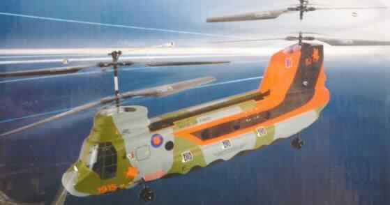 Anderes als zuvor von der Position 9503 erfasstes Spielzeugmodell, mit eingebautem Motor, aus Kunststoff, in Form einer Warenzusammenstellung in Aufmachung für den Einzelverkauf, sog. Helikopter mit Fernsteuerung.

Die Warenzusammenstellung beinhaltet im Wesentlichen das motorbetriebene, mit einem fest eingebauten, wiederaufladbaren LiPo-Akku (7,4 V) versehene Spielzeugmodell eines Hubschraubers (charakterbestimmender Bestandteil im Hinblick auf Umfang und Verwendung) inklusive Ersatzteilen (z.B. acht Rotorblätter), ein Ladegerät sowie eine noch mit der Antenne zusammenzusetzende 3-Kanal-MHz-Funkfernsteuerung (27 MHz) mit Trimmungsfunktion zur Feinabstimmung und LED-Kontrollleuchte.

Der ca. 510 x 110 x 270 mm große (L x B x H), überwiegend in Tarnfarben gehaltene, u.a. mit den Aufschriften "ZD780", "Royal Air Force" sowie "BJ" versehene Hubschrauber besteht aus Metall sowie Kunststoff (charakterbestimmender Stoff) und ist mit einer Innenbeleuchtung sowie einem koaxialen Doppel-Rotorsystem ausgestattet.
 
Die Warenzusammenstellung ist inkl. einer Bedienungsanleitung in einem bunt bedruckten Karton mit Griff für den Einzelverkauf aufgemacht und dient der Unterhaltung von Jugendlichen und Erwachsenen.

Ein Bild der Ware befindet sich im Internet unter:
http://ec.europa.eu/taxation_customs/dds/ebticau_de.htm.