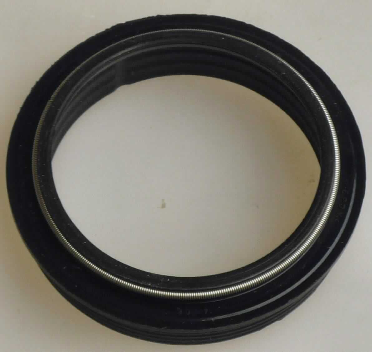 Federringdichtung, sog. Dilagbuchse ZSB / H4" (Teile-Nr.: 32481360), siehe Abbildung,

mechanische Dichtung bestehend aus mit Weichkautschuk beschichtetem Metall, einer Dichtlippe aus Weichkautschuk (hier EPDM-Kautschuk) und mit einem Federring versehen. 
Abmessungen:  
- Außendurchmesser: ca. 55 mm,
- Innendurchmesser: ca. 48 mm.

Die Ware ist als "mechanische Dichtung" einzureihen.