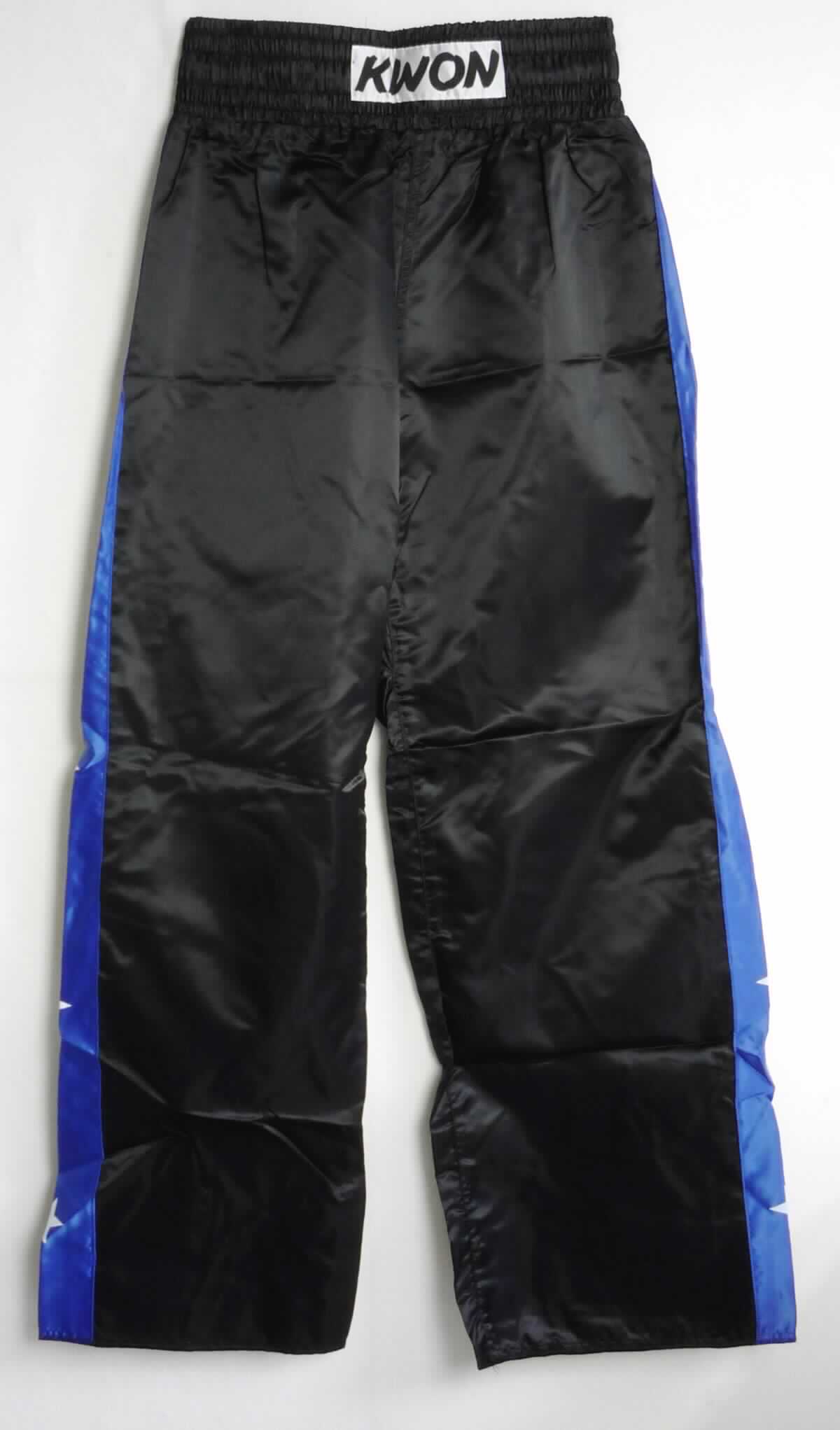 Lange Hose, sog. Satinhose STAR, Art. 2154, Größe 4/170 (~M/L), Foto siehe Anlage,
- aus ca. 0,1 mm dicken, einfarbigen Geweben aus laut Antrag 100 % Polyamid (synthetische Chemiefasern),
- in der Taille abschließend, mit einem ca. 8 cm breiten, elastischen Taillenbund mit Tunnelzug, vorn mit einem 
  aufgenähten Etikett mit eingewebtem Firmenlogo,
- ohne Öffnung und ohne Verschluss,
- ohne Hinweise auf den Trägerkreis (unisex),
- mit knöchellangen Hosenbeinen; seitlich entlang der Hosenbeine mit einem aufgenähten Streifen mit 
  aufgedruckten Sternen,
- an den Beinabschlüssen durch Überwendlichnähte gesäumt,
- keine Arbeits- und Berufskleidung.

"Lange Hose, aus Geweben, für Frauen, aus synthetischen Chemiefasern, andere als in der Unterposition 
 6204 6311  genannte, nicht nach dem Batik-Verfahren handbedruckt"