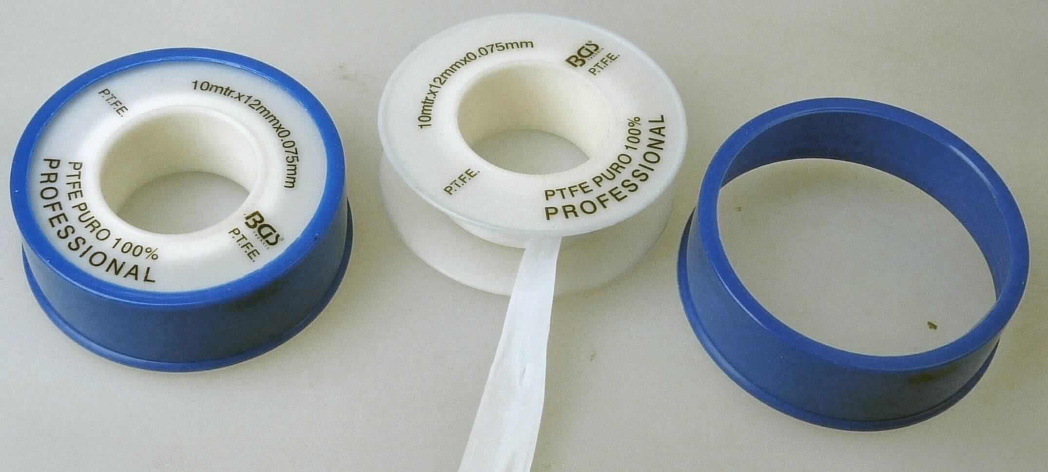 Angaben des Antragstellers:
PTFE (Teflon) Dichtband für Kfz - Sanitär - Heizung (2 tlg.)

Untersuchungsergebnis an einem Warenmuster:
2 weiße Bänder (Breite ca. 12 mm, Länge ca. 10 m) die in Kunststoffhülsen verpackt sind. 2 Bänder sind zum Einzelverkauf auf einem Karton aufgebracht. Die Bänder sind wasserdampfdurchlässig und mikroporös.

Befund:
Andere Streifen aus Zellkunststoff (hier Polytetrafluorethylen) der Unterposition 3921 1900.