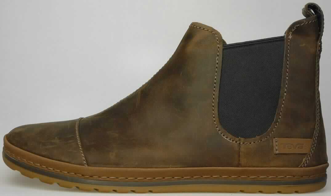 Freizeitstiefel (lt. Antrag: "8859.633 Camden Ridge M's Leather, Freizeitschuh für Männer", Foto siehe Anlage)
- mit Laufsohlen aus (lt. Antrag) Kunststoff; ohne Hauptsohle aus Holz,
- mit Oberteil (geschlossenes Blatt) aus Leder (den größten Teil der Außenfläche bildend) und Spinnstoff,
- ohne Metallschutz in der Vorderkappe,
- den Knöchel, jedoch nicht die Wade bedeckend,
- mit einer Länge der Innensohle von mehr als 24 cm,
- für Männer (u. a. weiter Schnitt)

"Schuhe mit Laufsohlen aus Kunststoff und Oberteil aus Leder, andere als in den UPos.
 6403 1200 bis 6403 9111 genannt, für Männer"