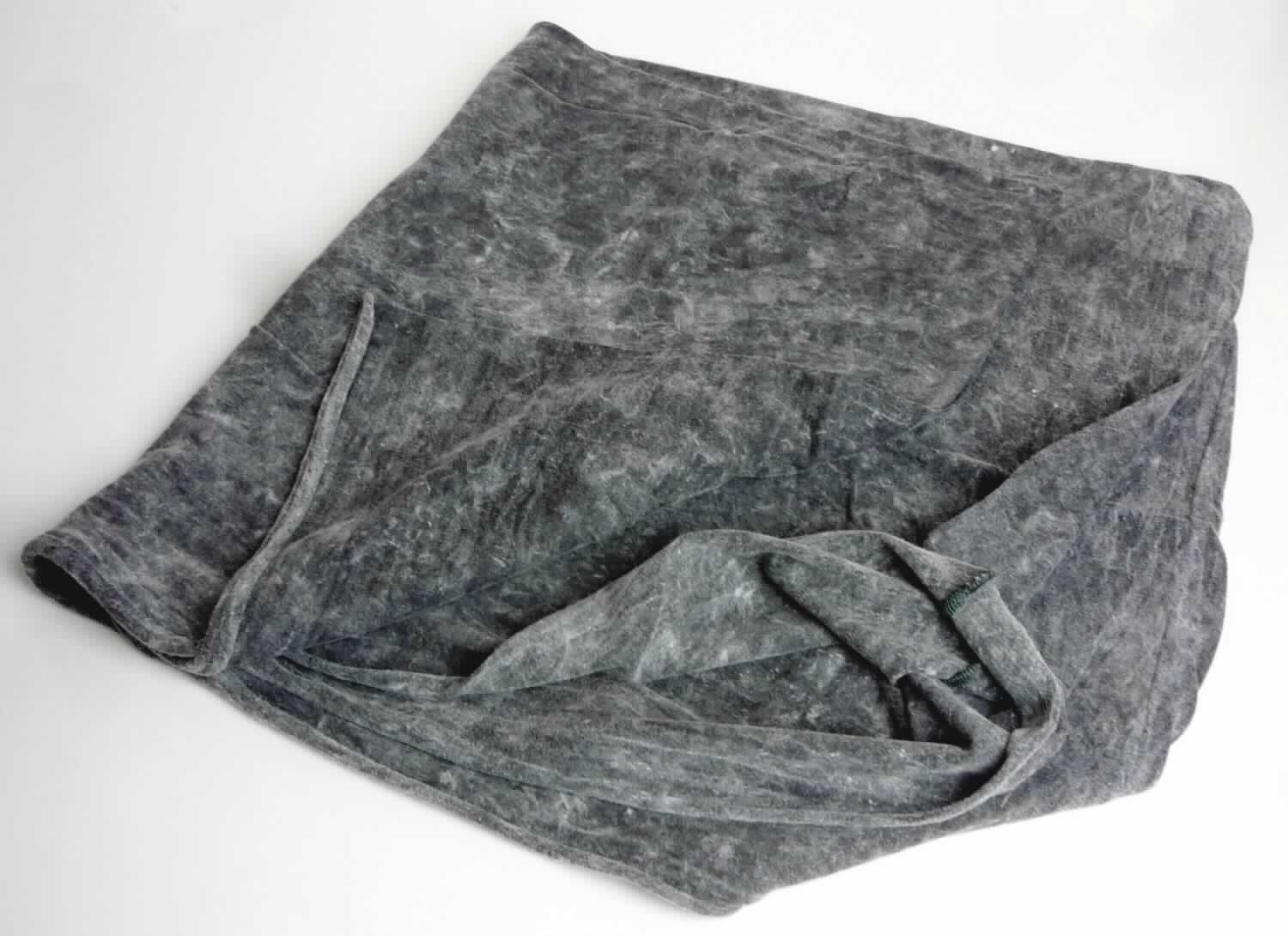 Schalähnliche Ware, sog. Strick Schal, Art. RSA0503AW, Foto siehe Anlage,
- flachliegend in den Abmessungen von ca. 100 cm x 85 cm,
- aus ca. 0,5 mm dicken, bedruckten Gewirken aus laut Antrag 100 % Baumwolle,
- an den Längsseiten geschnitten und an den Schmalseiten zu einem "Rundschal" zusammengenäht (u. a. somit 
  konfektioniert),
- wird in der Art eines Schals um den Hals getragen,
- individuelles (selbstständiges) Einzelstück, das eine Ergänzung von Kleidung darstellt.

"Anderes konfektioniertes Bekleidungszubehör (schalähnliche Ware), aus Gewirken"