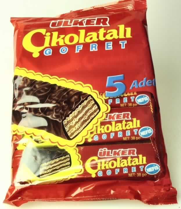 Schokoladenwaffel mit Nusscremefüllung

Ein Warenmuster in Originalumschließung und vertrauliche Angaben zur Zusammensetzung (siehe Feld 8) 
lagen vor. 

Bunt bedruckte Schlauchfolienbeutel, jeweils 5 Beutel befinden sich in einem weiteren Schlauchfolienbeutel; 
der Aufdruck enthält Angaben zum Erzeugnis (Schokoladenwaffel mit Nusscremefüllung; 190 g (5 x 38 g)) 
und zu den Zutaten.
Vollständig mit Schokolade überzogene Waffelriegel (ca. 12,8 cm x 3,3 cm x 1,5 cm; Gewicht ca. 38 g), 
bestehend aus 4 Gebäckschichten, die mit einer braunen Creme gefüllt sind; Geschmack süß, nach 
Nougatcreme, Schokolade und Waffeln.

Wassergehalt: 10 GHT oder weniger
Milchfett*: weniger als 1,5 GHT
Milchprotein*: weniger als 2,5 GHT
Stärke/Glucose**: 5 bis weniger als 25 GHT
Saccharose/Invertzucker/Isoglucose**: 30 bis weniger als 50 GHT

* : Antragsangaben / Rezeptur (DE 12449/09-1)
**: festgestellt gemäß VO (EG) 900/2008, VO (EU) 118/2010

Backware, Waffel, mit einem Wassergehalt von 10 GHT oder weniger, ganz mit Schokolade oder kakaohaltigen 
Überzugsmassen überzogen, in unmittelbarer Umschließung mit einem Gewicht des Inhalts von weniger als 85 g