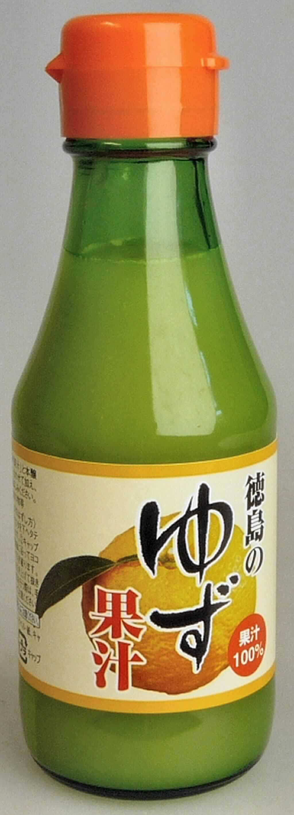 Yuzu-Saft

Antragsangaben (als zutreffend unterstellt): Yuzu-Saft, 100 % Fruchtsaft aus der japanischen Zitrone (Citrus x junos). Wert der Ware: mehr als 30 Euro für 100 kg Eigengewicht.

Beschaffenheit der vorgelegten Warenprobe: Original-Glasflasche zu 150 ml mit Kunststoffverschluss. Etikettangaben ausschließlich mit japanischen Schriftzeichen. Inhalt: gelbe, trübe Flüssigkeit, sauer, leicht adstringierend, einem milden Zitronensaft entsprechend schmeckend. 
Brixwert gemäß Beschaffenheit: weniger als 13,7; zugesetzter Zucker im Sinne der ZAnm 5a) 3. Anstrich zu Kap 20: nicht enthalten.

Fruchtsäfte (einschließlich Traubenmost) und Gemüsesäfte, nicht gegoren, ohne Zusatz von Alkohol, auch mit Zusatz von Zucker oder anderen Süßmitteln, Saft aus anderen Zitrusfrüchten (ausgenommen Mischungen), mit einem Brixwert von 20 oder weniger, mit einem Wert von mehr als 30 Euro für 100 kg Eigengewicht, keinen zugesetzten Zucker enthaltend, anderer als Zitronensaft, nicht in Pulverform.