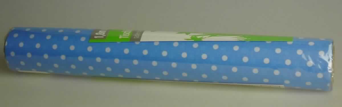 Band, sog. Tischläufer Punkte, auf Rolle, Art.Nr. 747 780 - 151521 -, Foto siehe Anlage,
- in einer Kunststofffolie mit bedrucktem Papiereinleger verpackt,
- als Meterware auf Rollen, laut Antrag in verschiedenen Ausführungen (in vier Farben mit jeweils weißen Punkten), 
  mit einer Länge von 180 cm,
- aus leinwandbindigen, bedruckten Geweben aus laut Antrag 100 % Polyester (synthetische Chemiefasern),
- mit einer Breite von ca. 29,5 cm,
- an den Längsseiten thermisch verfestigt (mit unechten Webkanten),
- kein Samt, Plüsch, Chenille- oder Schlingengewebe,
- keine Elastomergarne oder Kautschukfäden enthaltend,
- soll laut Antrag als Tischläufer verwendet werden, ist jedoch nicht weitergehend konfektioniert, somit keine Ware 
  des Kapitels 63.

"Band, keine Ware der Position 5807, anderes als in den Unterpositionen 5806 10 und 5806 20 genannte, 
 aus Chemiefasern, mit unechten Webkanten"