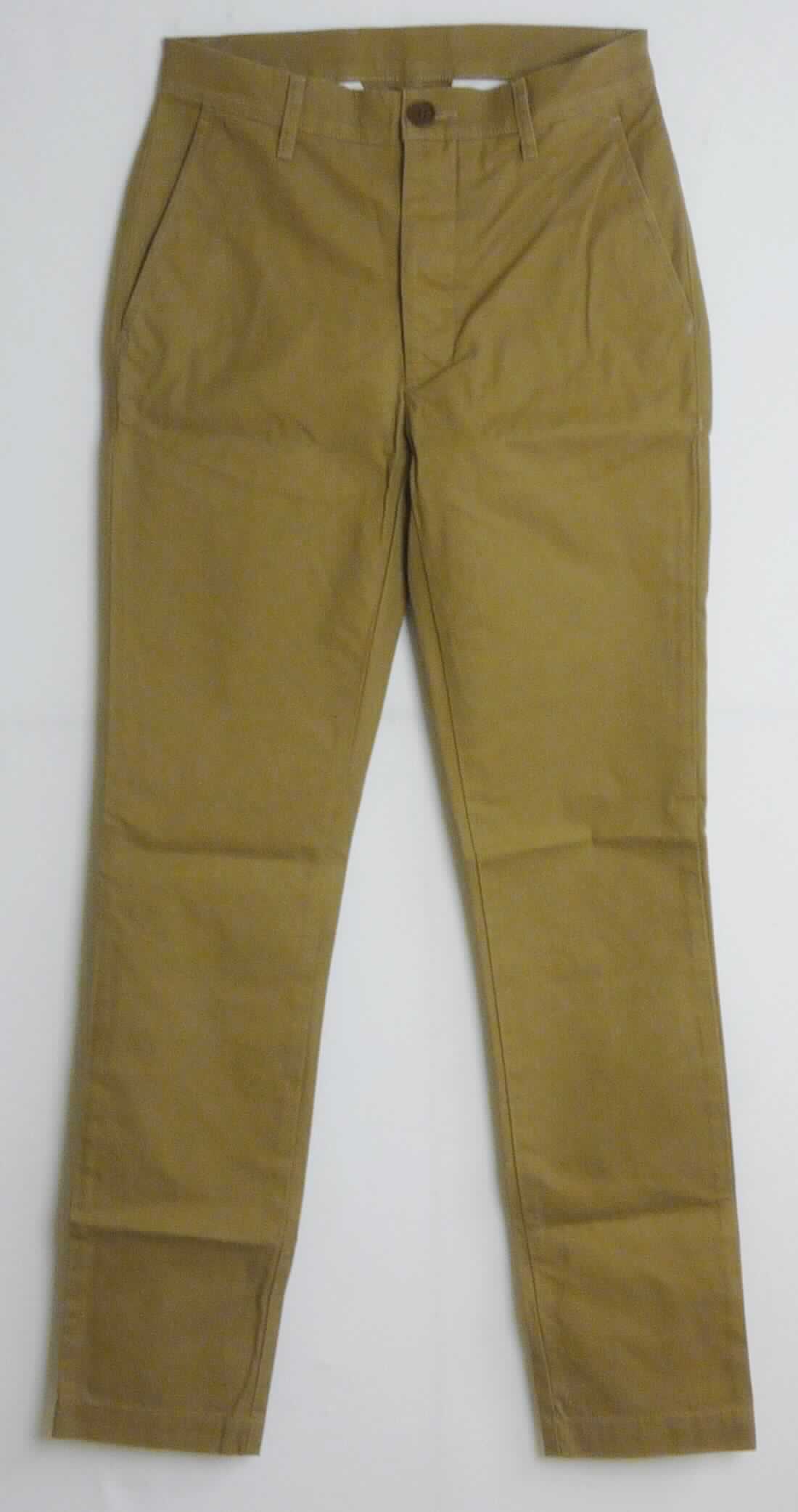 Lange Hose, Art. RSACN4201, Größe 28, Foto siehe Anlage,
- aus ca. 0,5 mm dicken, einfarbigen Geweben aus laut Antrag 100 % Baumwolle,
- in der Taille abschließend; mit einem angesetzten, ca. 4 cm breiten Taillenbund mit Gürtelschlaufen,
- vorn mit einer kurzen Öffnung mit Knopfverschluss mit Patte von links über rechts (Männerkleidung), die im Bund 
  mit einem zusätzlichen Knopf geschlossen wird,
- seitlich mit zwei eingesetzten, offenen Taschen und hinten mit zwei eingesetzten Gesäßtaschen, 
- mit langen Hosenbeinen,
- an den Beinabschlüssen durch Umschlagen und Festnähen gesäumt,
- keine Arbeits- und Berufskleidung.

"Lange Hose, aus Geweben, für Männer, aus Baumwolle, keine Arbeits- und Berufskleidung, andere als in den 
 Unterpositionen 6203 4231 und 6203 4233 genannte"