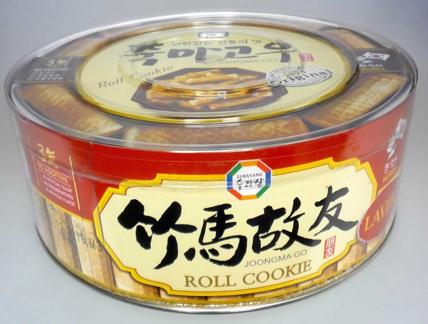 Waffelröllchen

Antragsangaben:
Waffelröllchen koreanischer Art mit Algengeschmack (365 g)

Beschreibung des vorgelegten Warenmusters:
Goldbraun gebackene knusprige, ca. 7,5 cm lange und 2 cm dicke hohle Waffelröllchen, nur zum Teil mit 
Anhaftungen eines grünlich-schwarzen Pflanzenmaterials; Geschmack nach gesüßen Waffeln mit Ei, 
nicht nach Butter, das Pflanzenmaterial intensiv nach getrockneten Algen; zu 365 g original verpackt in 
runder Klarsicht-Kunststoffdose mit Blechboden (Durchmesser 19 cm, Höhe 8 cm) und zwei innenliegenden, 
die Dose auskleidenden Etiketten, die den Inhalt vollständig verdecken. Aufdruck mit koreanischen Schrift-
zeichen und Angaben in englischer und französischer Sprache zum Inhalt ("ROLL COOKIE"; "LAVER 
CRACKER - BISCUIT AU VARECH"; Korea; NET WT 365 g) und zu den Zutaten; am Boden ein deutsch-
sprachiges Etikett mit folgenden Angaben (auszugsweise): Korean Cracker - Waffelröllchen koreanischer 
Art - Algengeschmack; Zutatenliste: siehe Feld 8.

Wassergehalt*: 10 GHT oder weniger
Stärke/Glucose*: 25 bis weniger als 50 GHT
Saccharose/Invertzucker/Isoglucose*: 30 bis weniger als 50 GHT
Milchfett* und Milchprotein*: nicht enthalten

*: berechnet aus der Rezeptur

Backware, Waffel mit einem Wassergehalt von 10 GHT oder weniger, nicht mit Schokolade oder kakaohaltigen 
Überzugsmassen überzogen oder bedeckt, nicht gesalzen