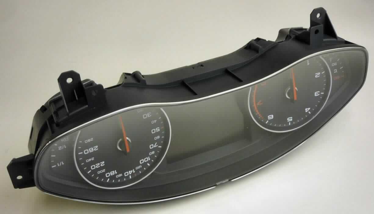 Sog. Kombiinstrument in Form einer Multifunktionsmaschine, im Wesentlichen bestehend aus einem ca. 385 x 174 mm großen Kunststoffgehäuse mit zwei hintergrundbeleuchteteten Bargraphanzeigen, zwei Zeigeranzeigen, einem TFT-Display, einem Schrittmotor, diversen Montagevorrichtungen und elektrischen Anschlussmöglichkeiten (äußere Form: siehe Abbildung in der Anlage).

Das Anzeigeinstrument ist zum Einbau in den Armaturenträger von Kraftfahrzeugen bestimmt und dient der situationsabhängigen Anzeige von Fahrzeugdaten. Die Ware kommuniziert mit den Steuergeräten des Fahrzeuges (nicht Gegenstand der vZTA) ausschließlich über CAN-Bus und bringt u.a. die von im Fahrzeug verbauten Sensoren (ebenfalls nicht Gegenstand der vZTA, daher unvollständig) gemessenenen Werte der Motordrehzahl, Geschwindigkeit (charakterbestimmende Hauptfunktion), Tankfüllstand und Kühlmitteltemperatur zur Anzeige. 

Die Ware wird als "Geschwindigkeitsmesser für Landfahrzeuge, nicht von der Position 9014 oder 9015, sowie der Codenummer 9029 2031 10 0 erfasst" eingereiht.