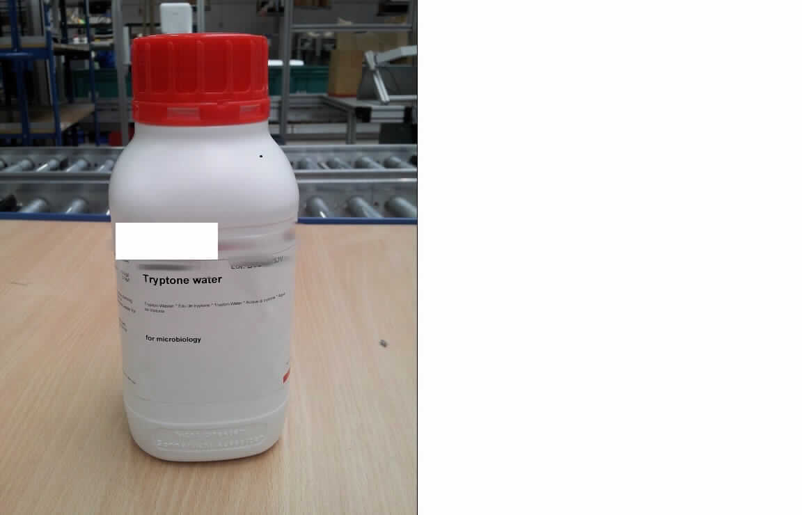 Trypton-Nährmedium

Angaben:
Das gelbliche Pulver besteht nach den vorgelegten Unterlagen aus Trypton - einem unter Verwendung von Trypsin hergestelltem Caseinhydrolysat - und Kochsalz. Es wird in Form seiner wässrigen, sterilisierten Lösung als Nährmedium zum mikrobiologischen Nachweis von Indol-bildenden Mikroorganismen (Bakterien) verwendet und in etikettierten 500-g-Gebinden gehandelt. Das zugesetzte Kochsalz dient der osmotischen Balance.

Ein Warenmuster wurde nicht vorgelegt.


Befund:   
Zubereitete Nährsubstrate zum Züchten und Erhalten von Mikroorganismen (einschließlich Viren und dergleichen) oder pflanzlichen, menschlichen oder tierischen Zellen