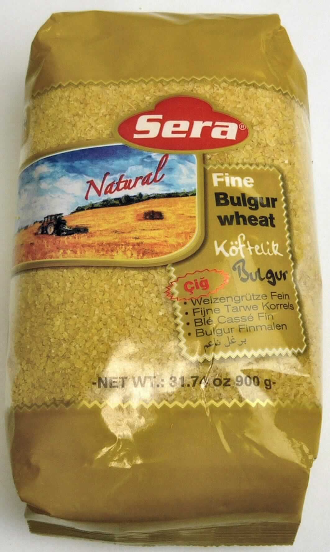 Bulgur

Ein Original-Warenmuster lag vor.

Bunt bedruckter Folienschlauchbeutel; der Aufdruck enthält Angaben zum Erzeugnis (Feine Weizengrütze; 
Bulgur; 900 g) und zur Zubereitung (Bulgur 10 Minuten in Wasser kochen).
Fein geschrotete, gelblich-durchscheinende Getreidestücke, handelsüblichem Bulgurweizen entsprechend. 

Getreide in Form von Körnern oder Flocken oder anders bearbeiteten Körnern, ausgenommen Mehl, Grob-
grieß und Feingrieß, vorgekocht oder in anderer Weise zubereitet, anderweit weder genannt noch inbegriffen, Bulgurweizen