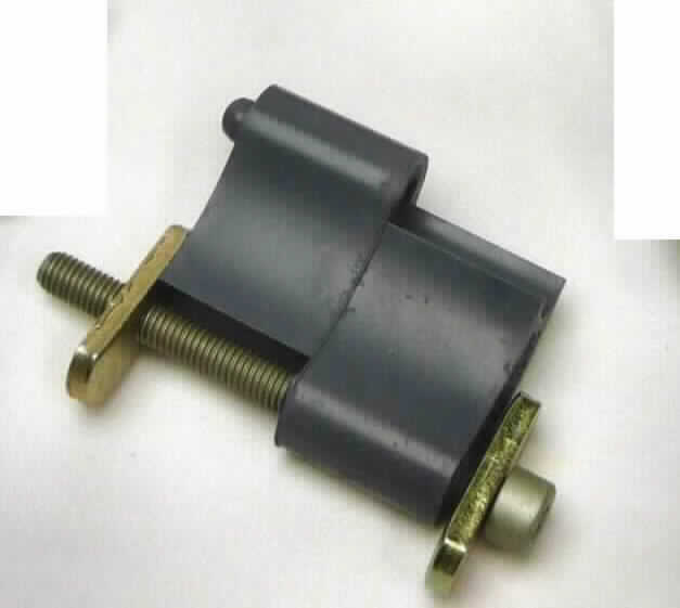 Ringraumdichtung (mechanische Dichtung), Typ T, siehe Abbildung,
in Form eines kreisförmigen Gliederbandes aus grauen, elastischen Silikonkautschuk-Elementen (Kunststoff), beidseitig eingefasst von ovalen Druckplatten aus Metall und mit einem Schrauben-System zur Verbindung der Elemente versehen, 
beim Anziehen der Schrauben werden die Dichtelemente durch die Druckplatten komprimiert wodurch sie expandieren und eine Dichtwirkung erzielen,
zur Verwendung z. B. als Rohrabdichtung oder Tankeinbettung in extremen Temperaturbereichen (-55° C bis +204° C).

Die Ware ist als "Mechanische Dichtung - sog. Ringraumdichtung aus Silikonkautschuk" einzureihen.