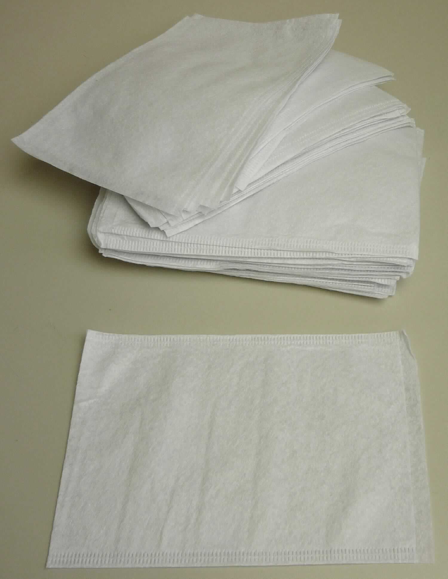 Waschhandschuhe, sog. Einmal-Waschhandschuhe weiß, REF 75.990.00.001, Foto siehe Anlage,
- 50 Stück in einem Polybeutel verpackt,
- in rechteckiger Form, mit den Abmessungen (L x B): ca. 21,5 cm x 15 cm,
- aus ca. 0,4 mm dicken, einfarbigen Vliesstoffen aus Chemiefasern, 
- an einer Schmalseite umgeschlagen und laut Antrag durch Ultraschallschweißen an den beiden Längsseiten 
  zu einem Waschhandschuh zusammengefügt (somit konfektioniert),
- wird z. B. in Krankenhäusern oder bei der häuslichen Pflege zur Körperpflege verwendet.

"Wäsche zur Körperpflege, aus Spinnstoffen, aus Chemiefasern, aus Vliesstoffen"