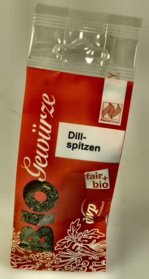 Dillspitzen, getrocknet, zerkleinert

Ein Warenmuster in Originalumschließung lag vor.

Bunt bedruckter Schlauchfolienbeutel; der Aufdruck enthält Angaben zum Erzeugnis (Dillspitzen; 20 g).

Dunkelgrüne, getrocknete, sehr feine, sehr schmale, bis zu 0,5 cm lange Pflanzenteile 
mit für Dill typischem Geruch und Geschmack.

Nach den Antragsangaben wurden bei der Herstellung keinerlei Stoffe zugesetzt.

Gemüse, getrocknet, zerkleinert, jedoch nicht weiter zubereitet, Dillspitzen