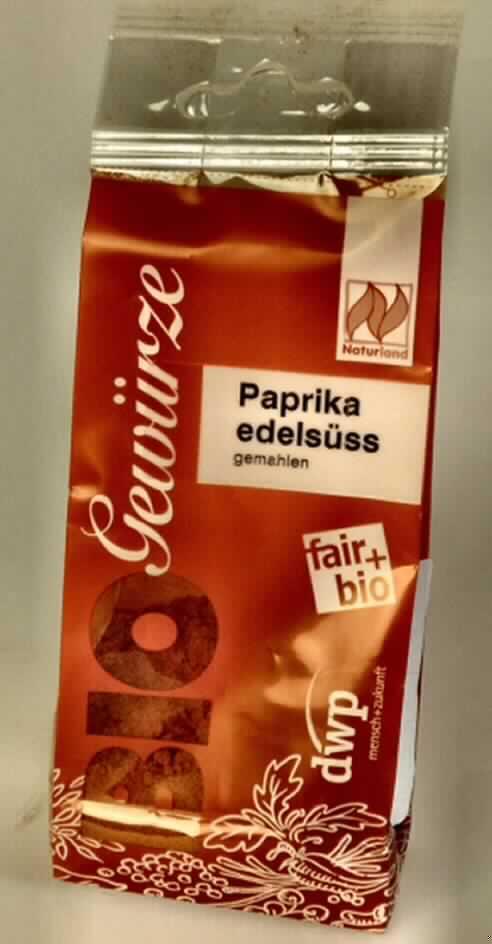 Nach den Antragsangaben und der vorliegenden Warenprobe handelt es sich um rotes, edelsüßes, gemahlenes Paprikapulver.

Das Paprikapulver ist zu 50 g in einem bedruckten Blockbodenbeutel aus Kunststoff für den Einzelverkauf aufgemacht.

Zolltarifrechtlich handelt es sich um gemahlene Früchte der Gattung "Capsicum", andere als Chilis.