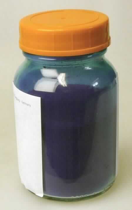 Angaben:
Cu-Phthalocyanin, Copper Phthalocyanine Blue Crude Activated; Einsatz als Blaupigment in Druckfarben 

Warenbeschreibung: Dunkelblaues. feines Pulver; Röntgendiffraktometrie: beta-Modifikation von Kupferphthalocyanin

Befund:
Pigmente (organische) und Zubereitungen auf der Grundlage dieser Farbmittel, andere