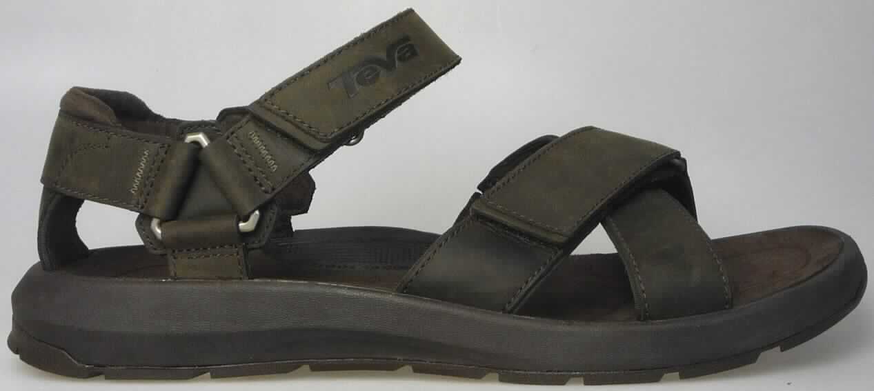 Freizeitsandalen (lt. Antrag: "M Berkeley Sandal Leather, Freizeitsandale für Männer", Foto siehe Anlage)
- mit Laufsohlen aus (lt. Antrag) Kunststoff; ohne Hauptsohle aus Holz,
- mit zehenfreiem Oberteil (nicht geschlossenes Blatt) aus Leder (den größten Teil der Außenfläche bildend)
  und Spinnstoff,
- mit Klettverschluss,
- ohne Metallschutz in der Vorderkappe,
- nicht den Knöchel bedeckend, 
- mit einer größten Höhe des Absatzes und der Sohle von weniger als 3 cm, 
- mit einer Länge der Innensohle von mehr als 24 cm, 
- für Männer (u. a. weiter Schnitt)

"Schuhe mit Laufsohlen aus Kunststoff und Oberteil aus Leder, andere als in den 
 UPos. 6403 1200 bis 6403 9931 genannt, für Männer"