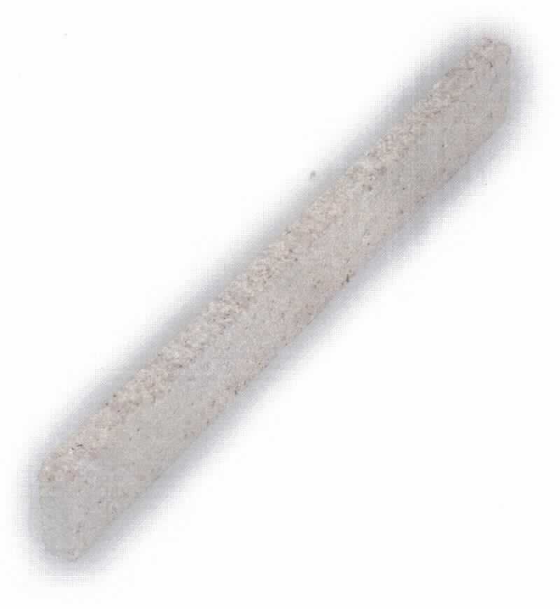 Angaben:
Sockelleisten SOL EXACTA -gestockt- 
Bearbeitung: Oberfläche gestockt Oberkante geschliffen & gefast, Seiten gesägt 
Farbe: gelb-grau
Material: Granit 
Herkunft: China  
Größe: 6 x 2 cm, Werkslängen 4,5 kg/lfm

Befund:
Bearbeitete Werksteine und Waren daraus